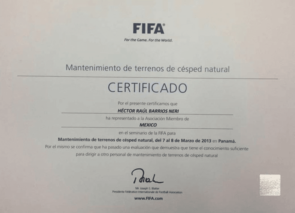 Certificado FIFA: Mantenimiento de terrenos de césped natural concedido a Héctor Raúl Barrios Neri