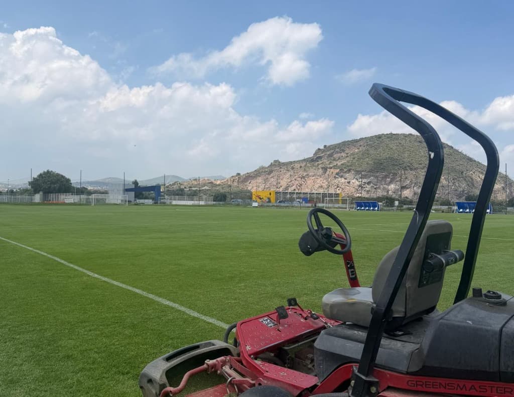 Mantenimiento Técnico en Campo — Mantenimiento de césped deportivo MR. FIELD'S